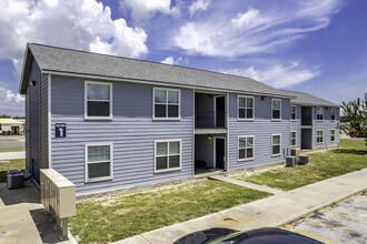 St. Laurent Apartments in Aransas Pass, TX - Foto de edificio - Building Photo