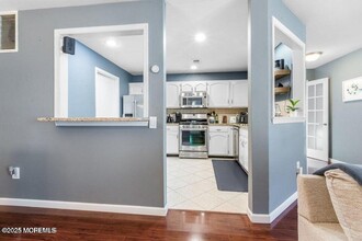 334 Mayfair Pl in Morganville, NJ - Building Photo - Building Photo