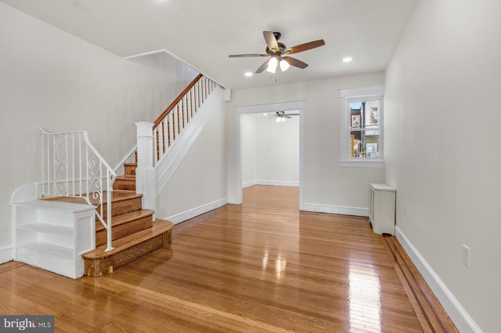 2404 E Hazzard St in Philadelphia, PA - Building Photo