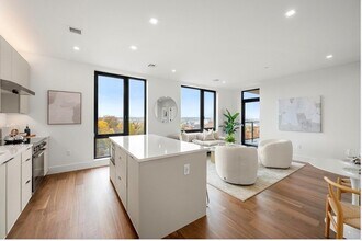 1515 Commonwealth Ave, Unit 506 in Boston, MA - Building Photo - Building Photo