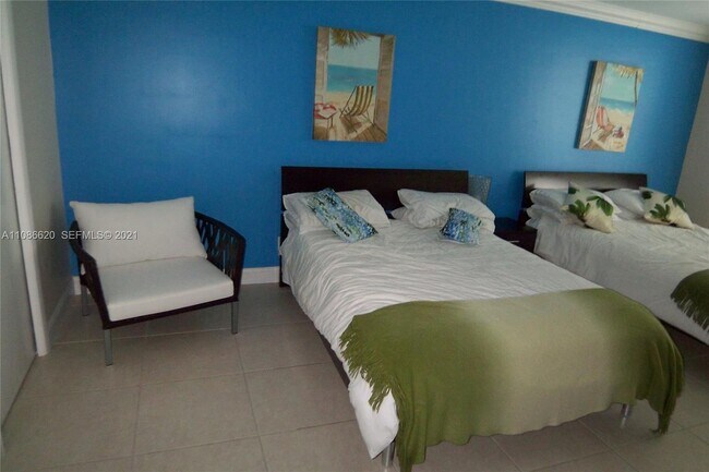 5151 Collins Ave in Miami, FL - Building Photo - Building Photo