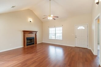 138 Oak St in Ray City, GA - Building Photo - Building Photo