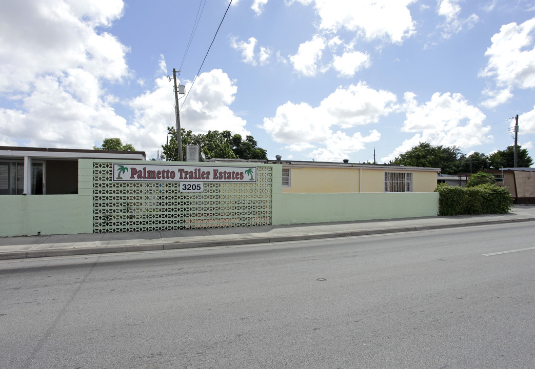 Palmetto Trailer Estates in Hialeah, FL - Building Photo