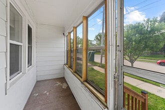 503 W 5th Ave in Oshkosh, WI - Foto de edificio - Building Photo