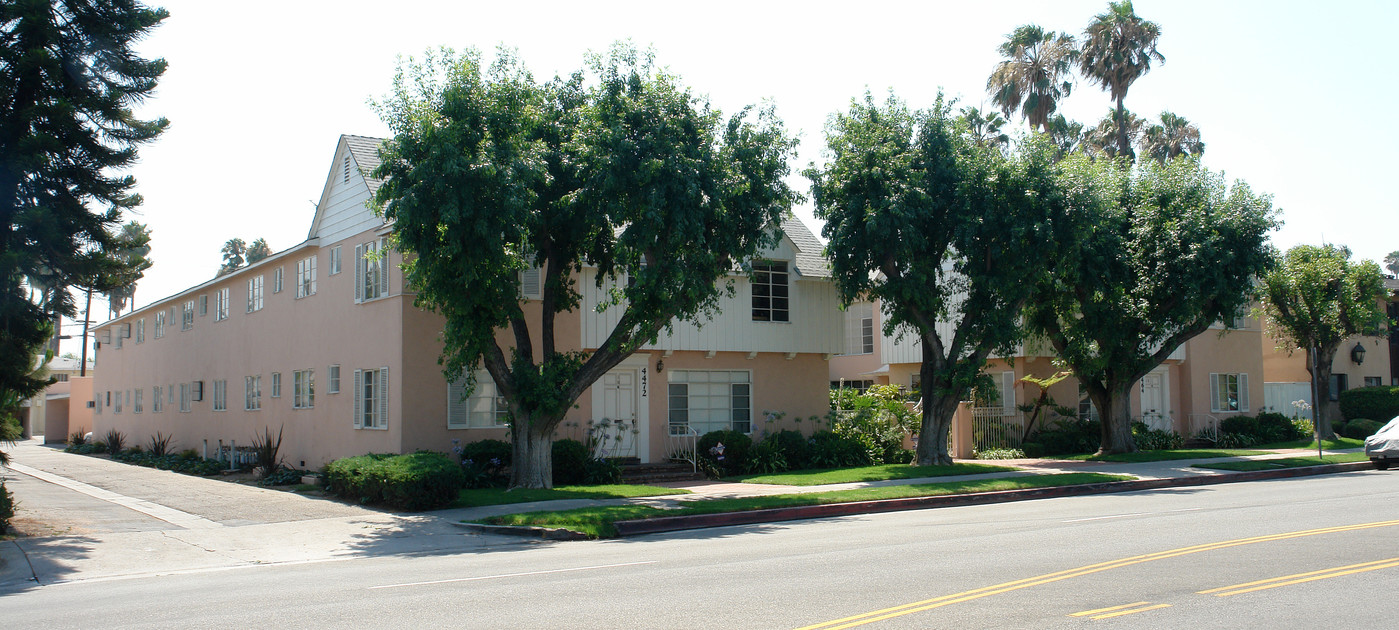 Hazeltine in Sherman Oaks, CA - Building Photo