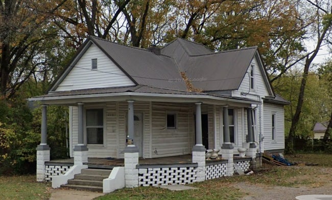 216 N Lynn St in Nevada, MO - Building Photo - Building Photo