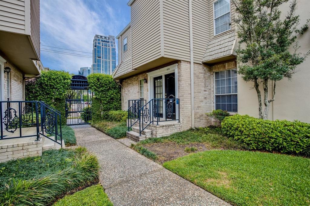 1819 Post Oak Park Dr in Houston, TX - Building Photo