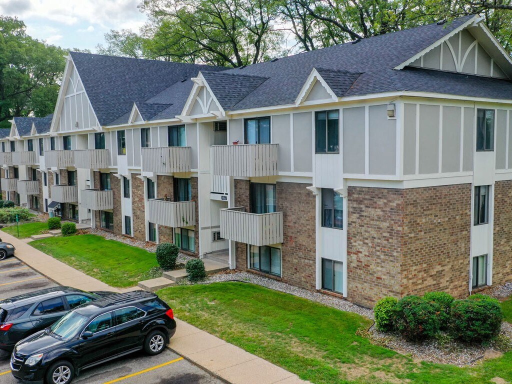Glen Oaks Apartments in Muskegon, MI