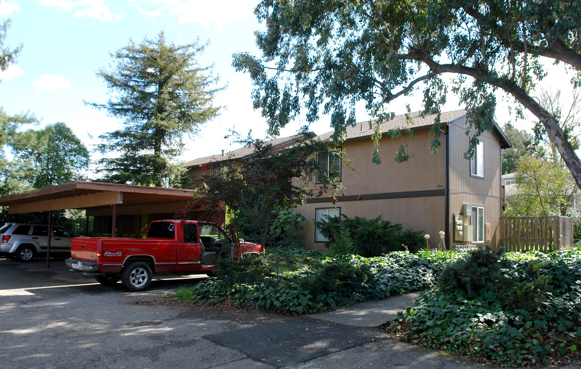 4964 School St in Santa Rosa, CA - Building Photo