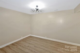 7021 Stonington Ln in Charlotte, NC - Building Photo - Building Photo