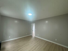 27-20 Humphreys St in Queens, NY - Building Photo - Building Photo