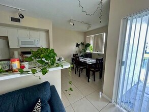 2620 S University Dr in Davie, FL - Building Photo - Building Photo