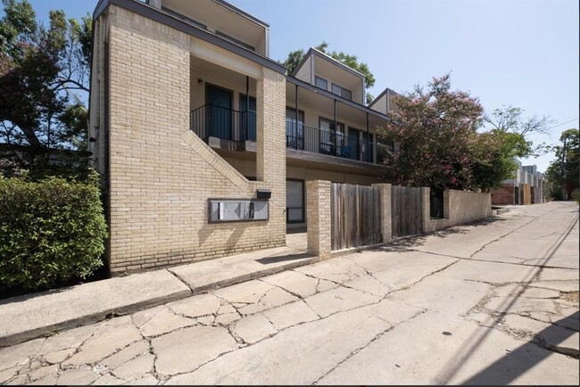 property at 1905 San Gabriel St