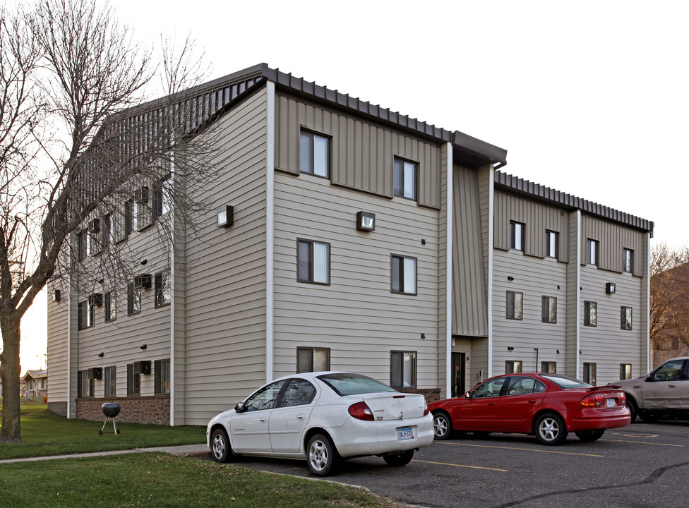 1207 2nd Ave N in Sauk Rapids, MN - Foto de edificio