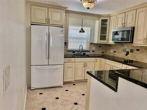 506 71st Ave in St Pete Beach, FL - Foto de edificio - Building Photo