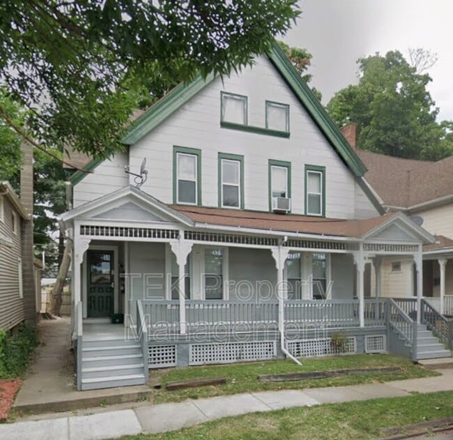 property at 7 Edmonds St