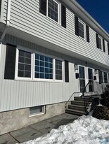 44 Hillside Ave in New Canaan, CT - Building Photo