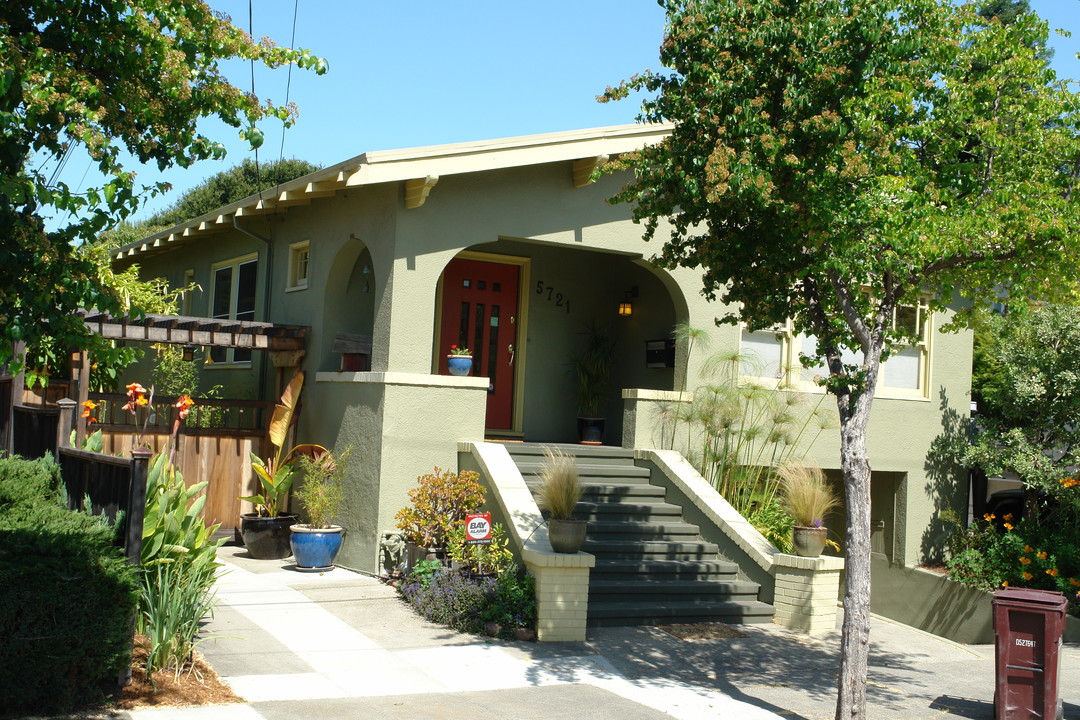 5721 Hermann St in Oakland, CA - Building Photo