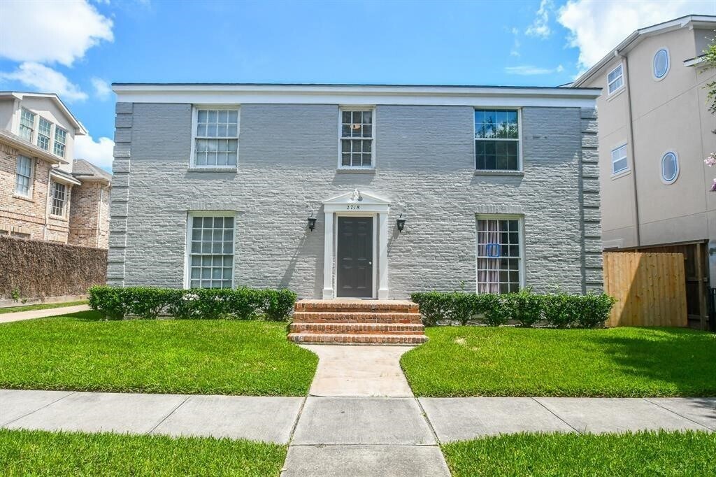 2718 Wroxton Rd in Houston, TX - Building Photo