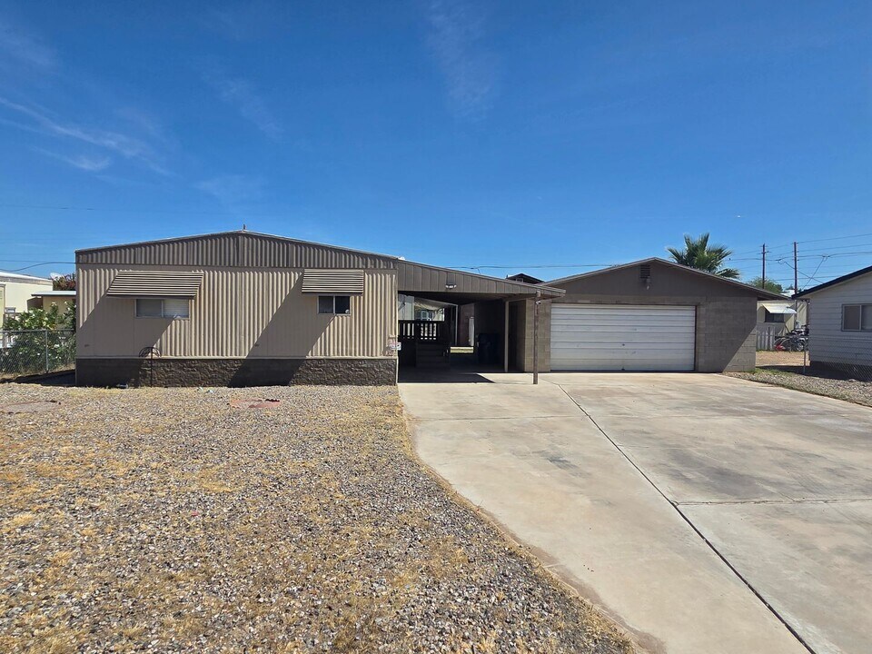 725 Tiger Lilly Ln in Bullhead City, AZ - Building Photo