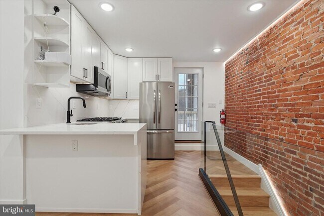 1438 Tasker St in Philadelphia, PA - Foto de edificio - Building Photo