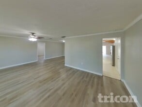 4720 Palm Aire Cir in Sarasota, FL - Building Photo - Building Photo