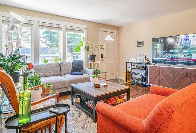 13341 31st Ave NE in Seattle, WA - Foto de edificio - Building Photo