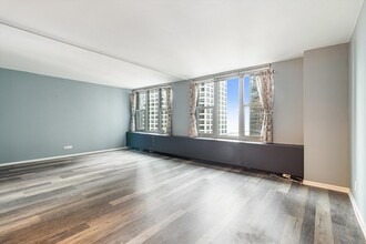 400 E Randolph St, Unit 2521 in Chicago, IL - Building Photo - Building Photo