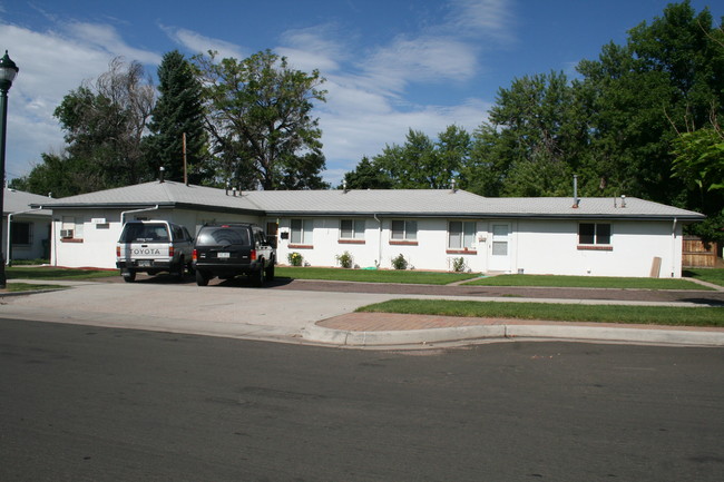 7215 Meade St in Westminster, CO - Foto de edificio - Building Photo