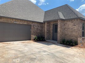 3215 Enclave Pl in Norman, OK - Building Photo