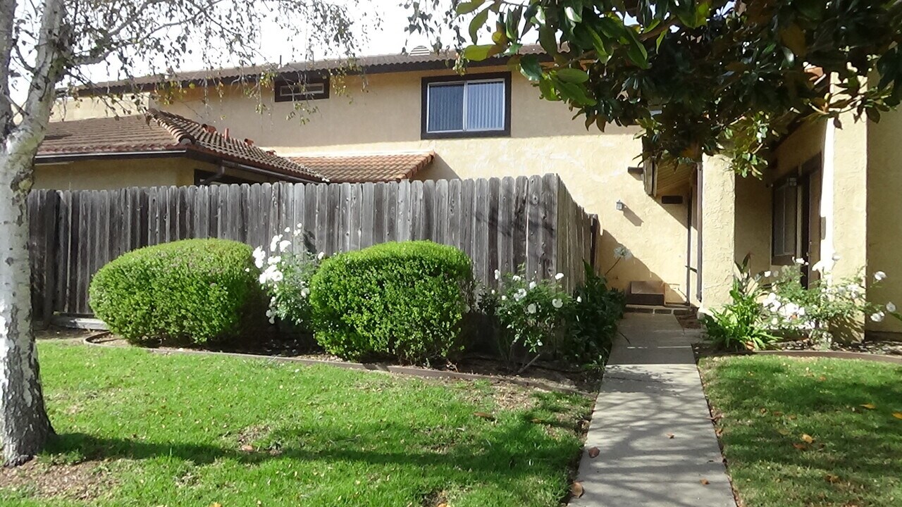 701 Summerwood Ln in Lompoc, CA - Foto de edificio