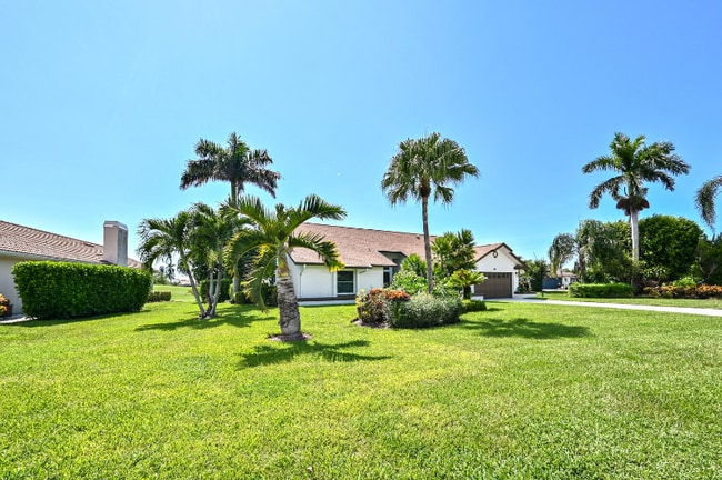 113 Palmetto Dunes Cir in Naples, FL - Foto de edificio - Building Photo