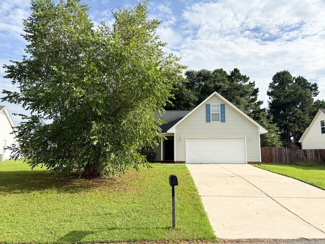 107 Silverberry Ct in Raeford, NC - Building Photo - Building Photo