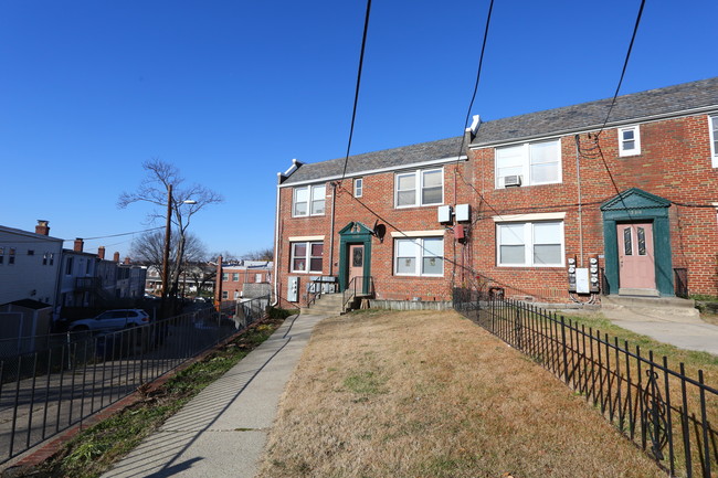 1310 Downing Pl NE in Washington, DC - Building Photo - Building Photo