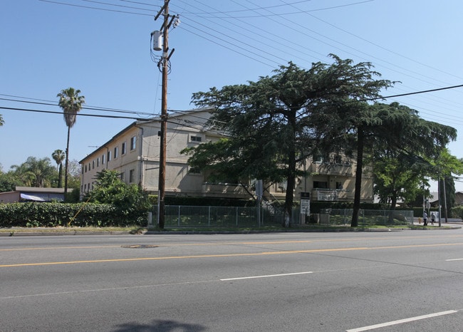 14905 Roscoe Blvd in Panorama City, CA - Foto de edificio - Building Photo