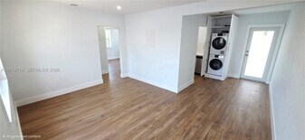 2355 SW 27th St in Miami, FL - Building Photo