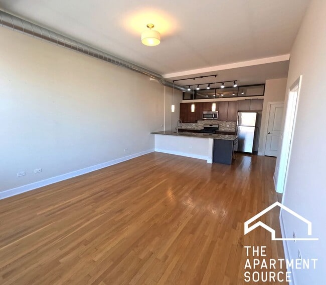 2778 N Milwaukee Ave in Chicago, IL - Building Photo - Building Photo