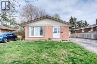 57 Kingswood Dr in Kitchener, ON - Building Photo