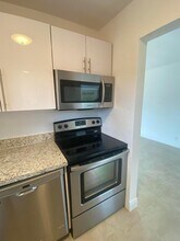 560 NE 19th Ave in Deerfield Beach, FL - Building Photo - Building Photo