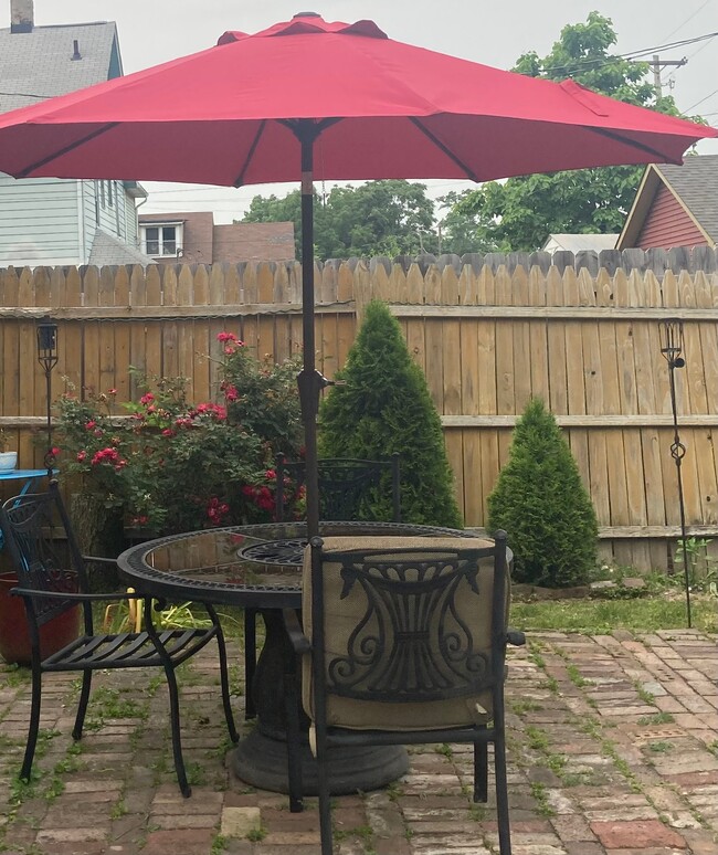 property at 3235 N Kenwood Ave