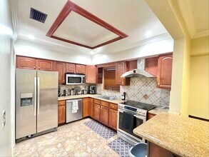 7825 Miramar Pkwy in Miramar, FL - Building Photo - Building Photo