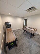 Royal Ledges at Hyde Park in Hyde Park, NY - Building Photo - Building Photo