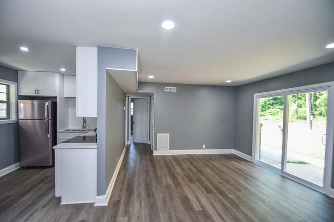 property at 1512 Waverly Way