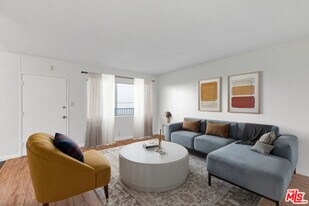 2701 S Peck Ave in Los Angeles, CA - Building Photo