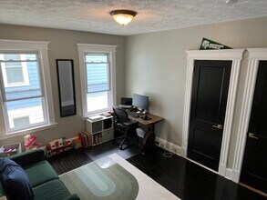 39 Maplewood Ave in West Hartford, CT - Building Photo - Building Photo