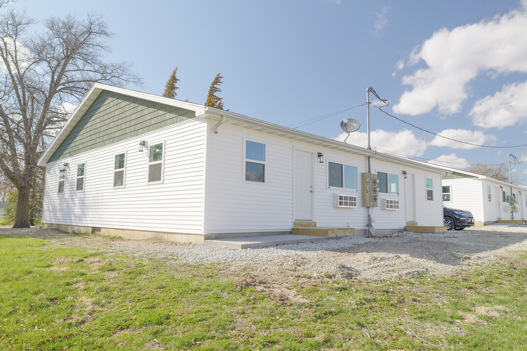 Green Gable Cottages in Burlington, IA - Foto de edificio