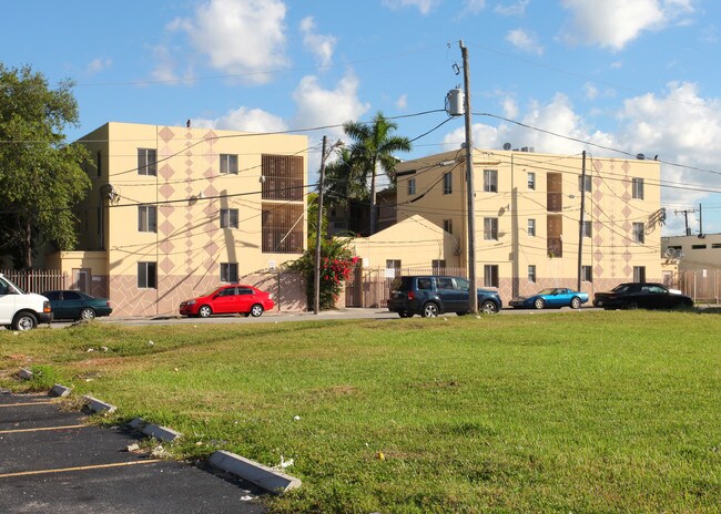 New Arena Square Apartments in Miami, FL - Building Photo - Building Photo