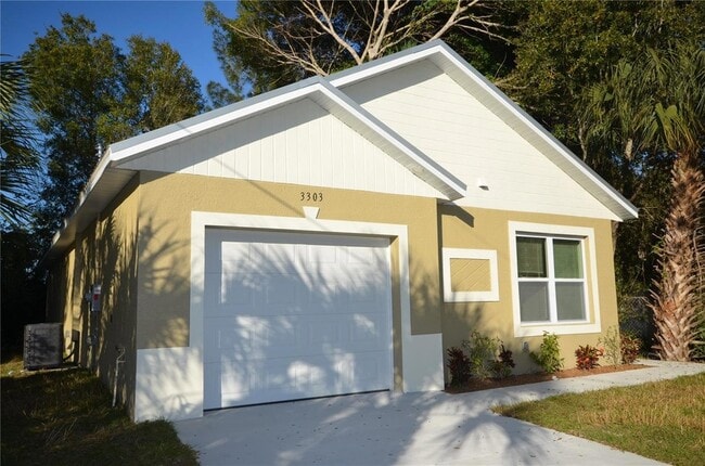 3303 Armstrong Ct in Ft. Myers, FL - Foto de edificio - Building Photo