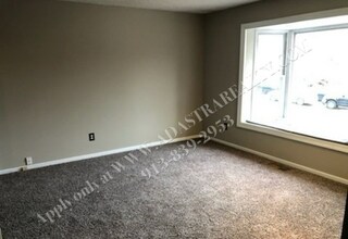 10426 N Harrison Ct in Kansas City, MO - Building Photo - Building Photo