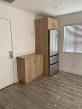 2300 Carmona Ave, Unit Front unit in Los Angeles, CA - Building Photo - Building Photo